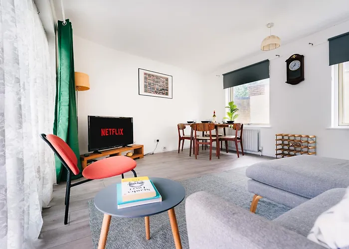2 Bedroom Apartment Near London Bridge With A Garden