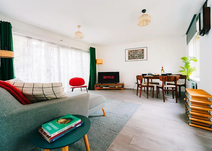 2 Bedroom Apartment Near London Bridge With A Garden