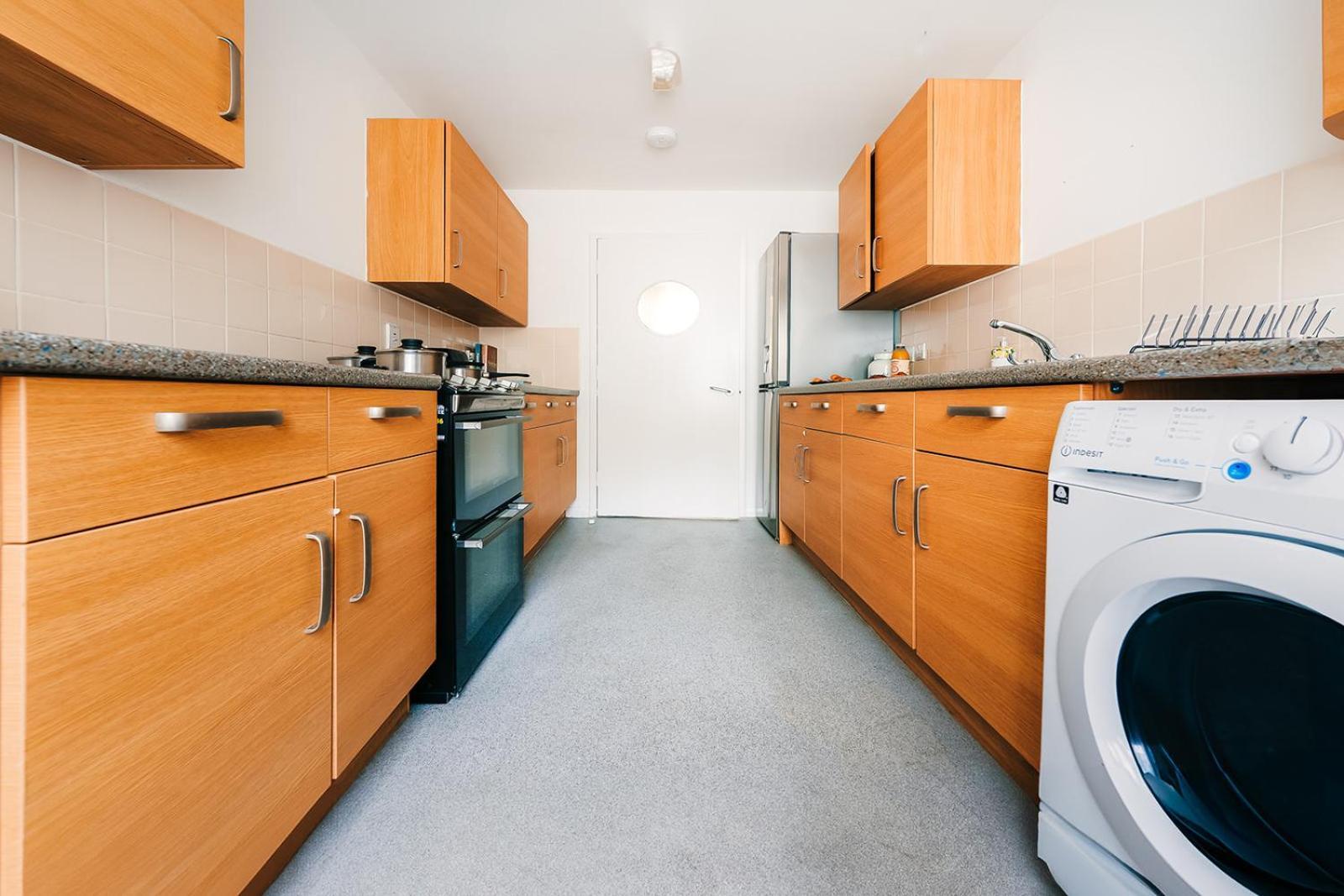Апартаменты 2 Bedroom Near Bridge With A Garden Лондон