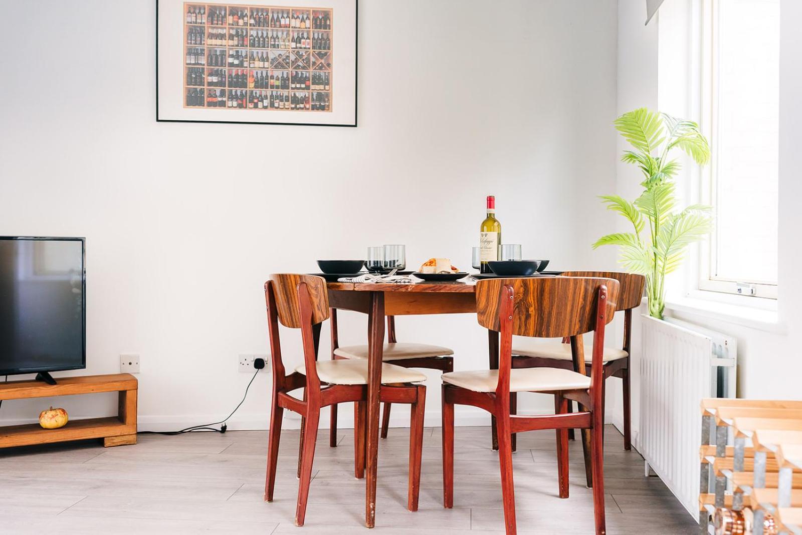 2 Bedroom Near Bridge With A Garden Лондон
