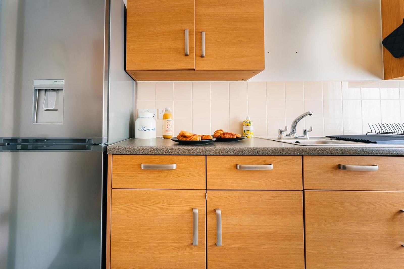 2 Bedroom Near Bridge With A Garden * Лондон