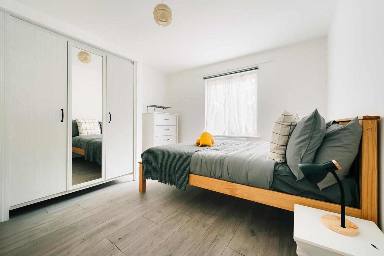 2 Bedroom Near Bridge With A Garden Апартаменты *