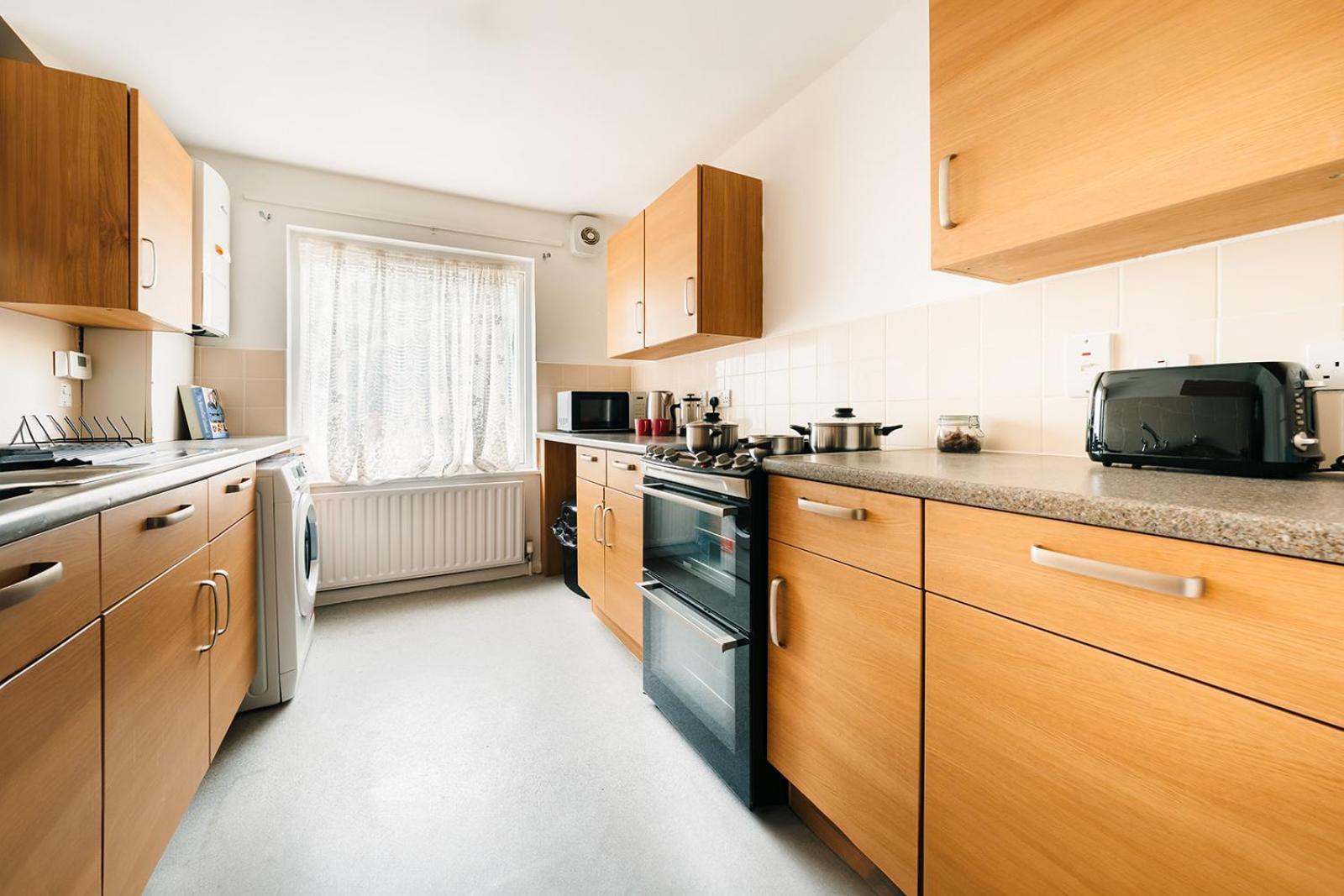 Апартаменты 2 Bedroom Near Bridge With A Garden Лондон
