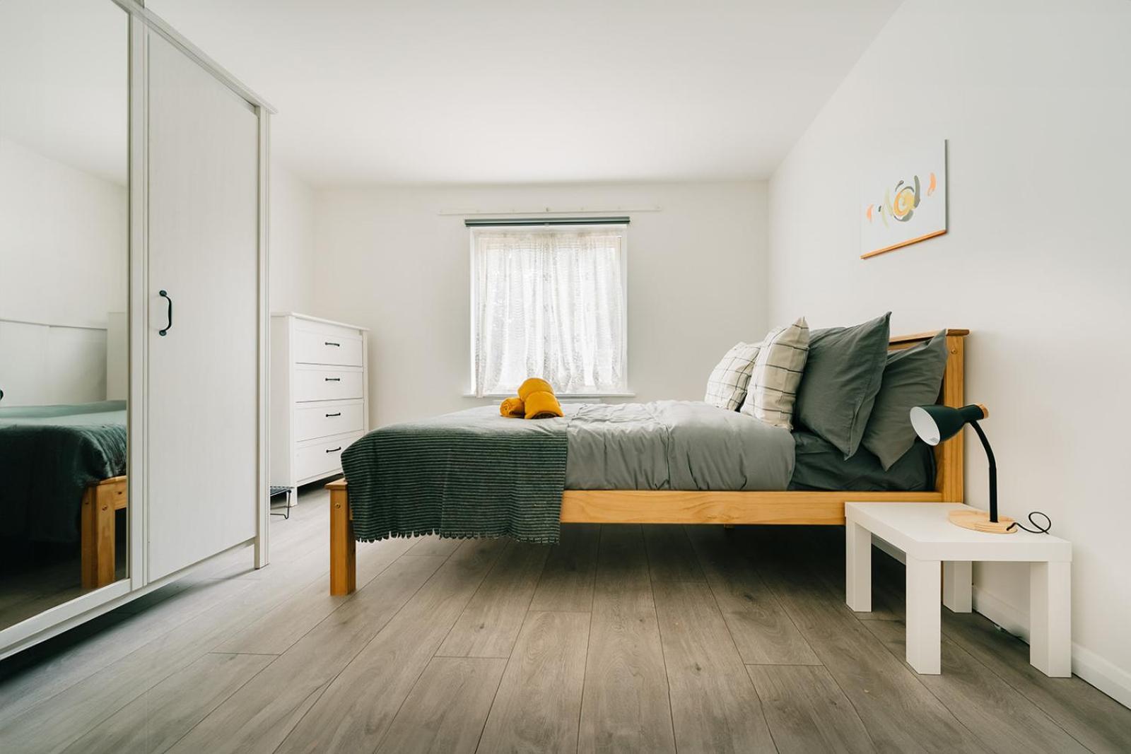 Апартаменты 2 Bedroom Near Bridge With A Garden *