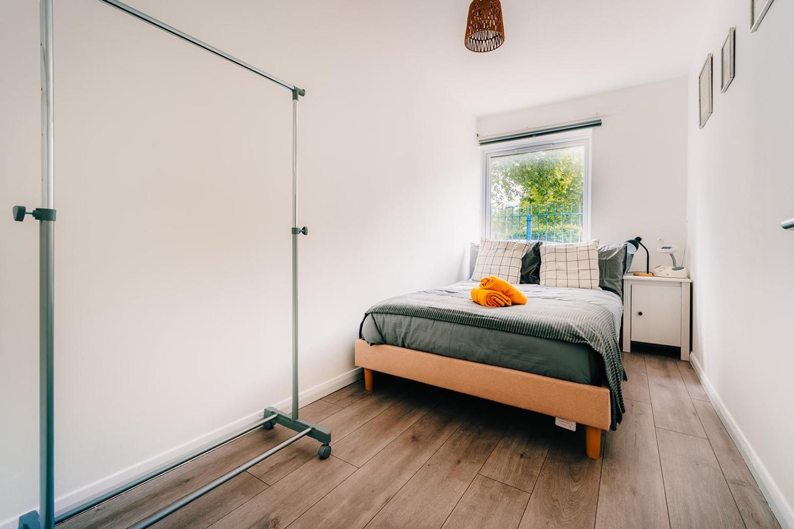 Апартаменты 2 Bedroom Near Bridge With A Garden Лондон