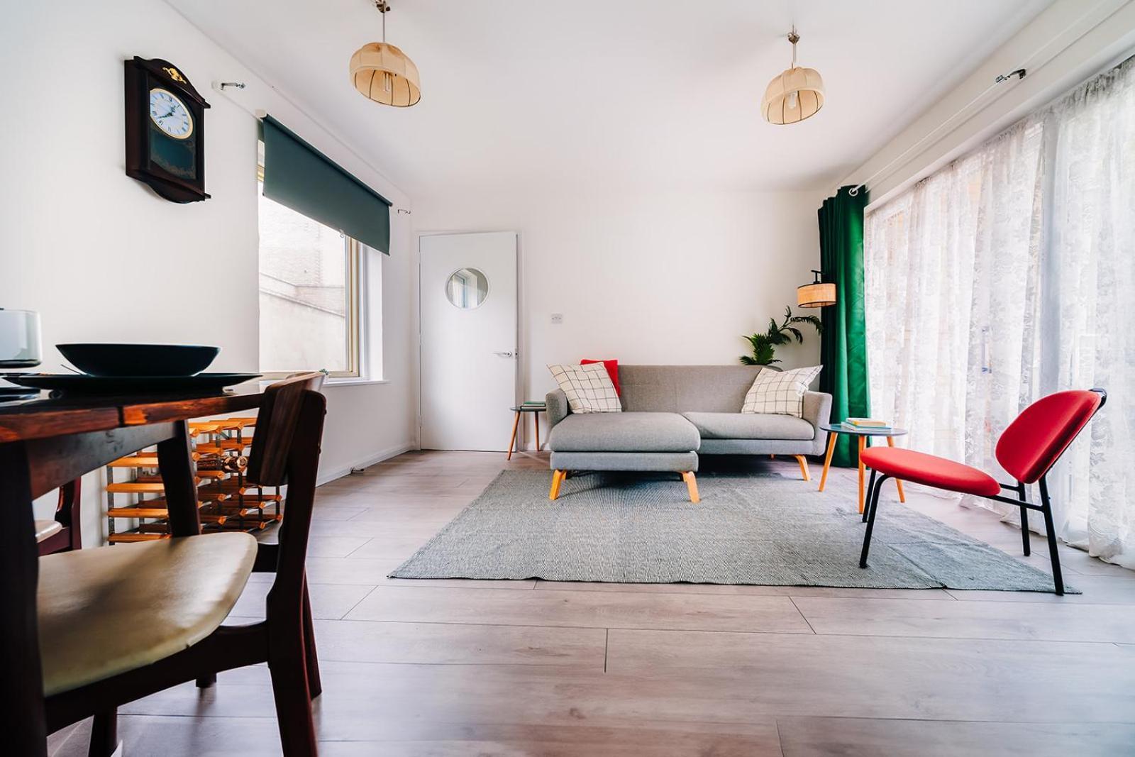 Апартаменты 2 Bedroom Near Bridge With A Garden