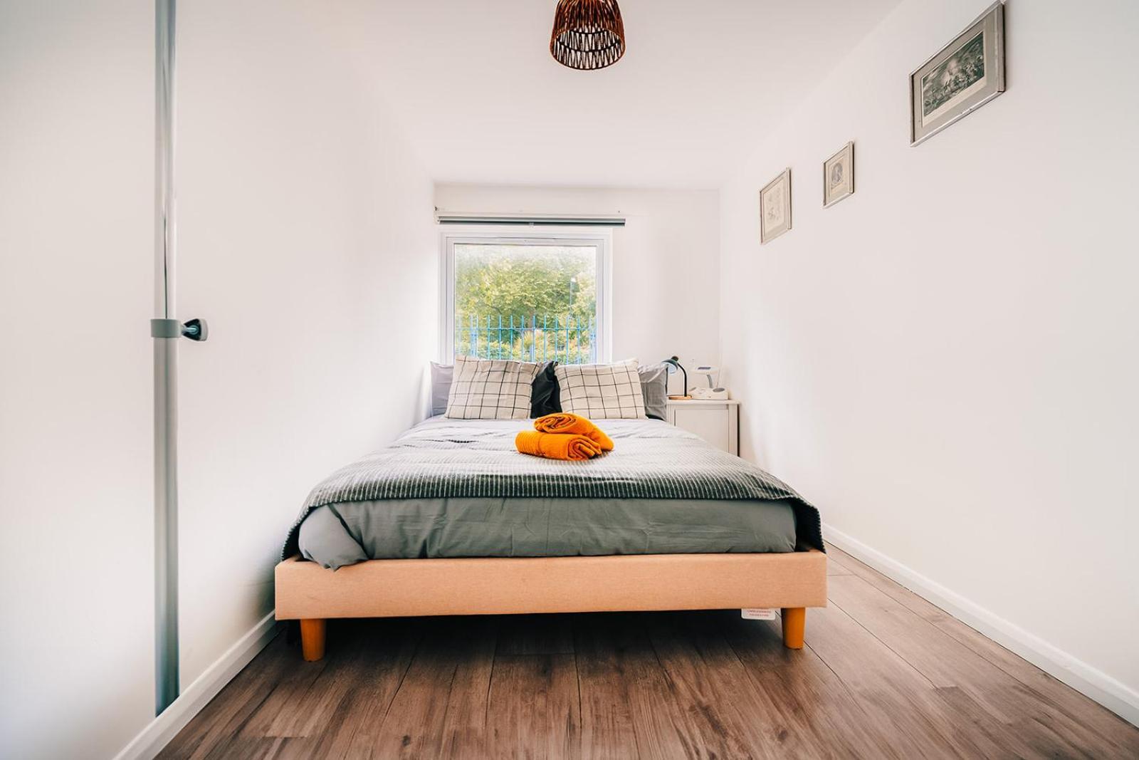 Апартаменты 2 Bedroom Near Bridge With A Garden *