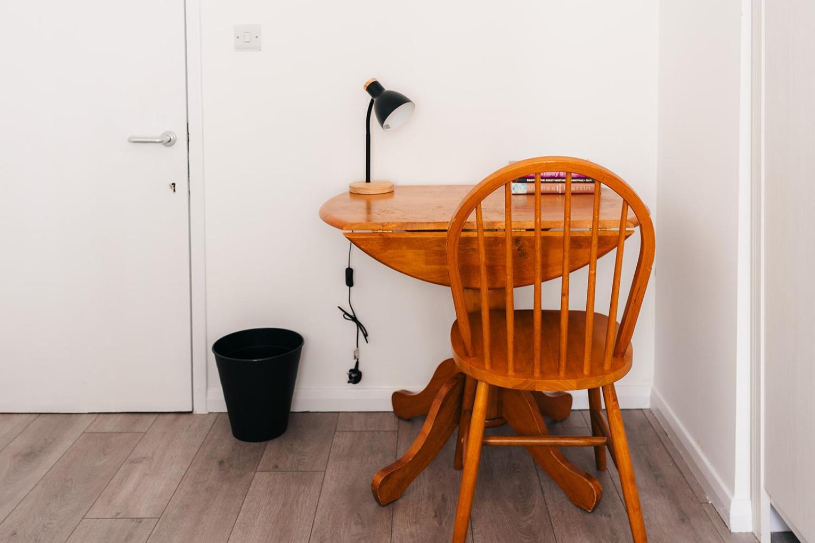 2 Bedroom Near Bridge With A Garden Лондон