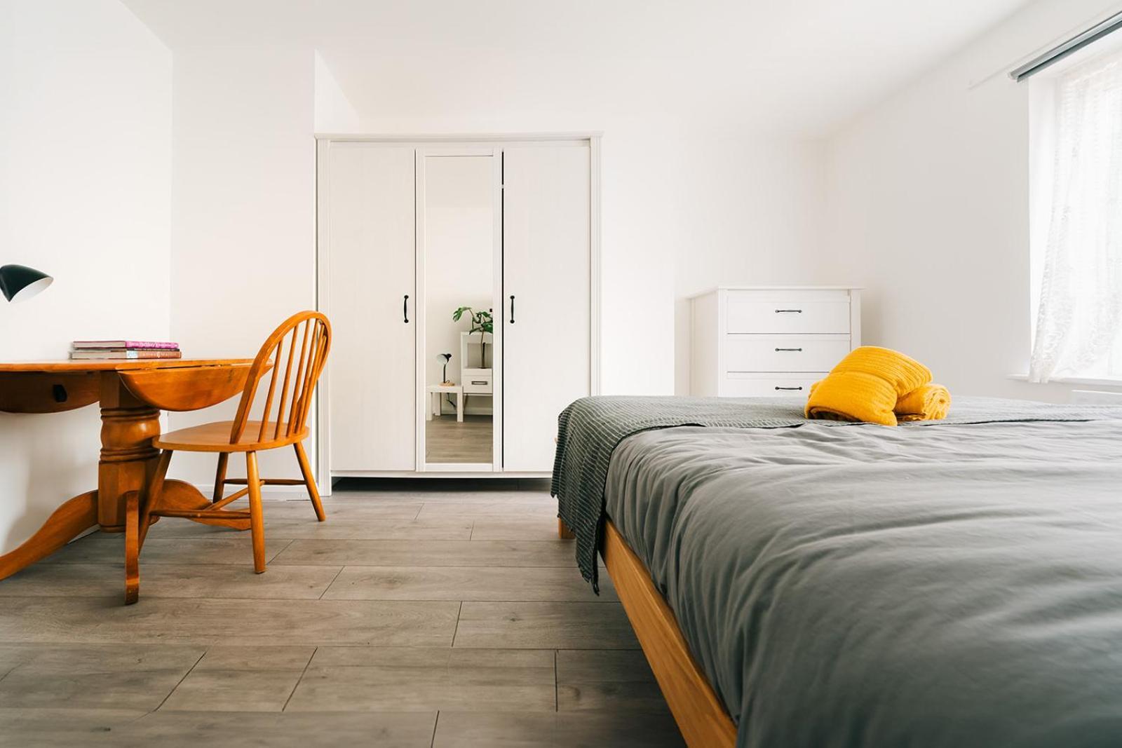 2 Bedroom Near Bridge With A Garden Апартаменты